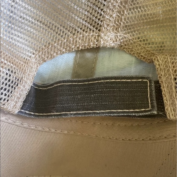 Women’s Gray/ Beige “Ain’t No Hood Like Motherhood” Trucker Hat - Picture 7 of 8